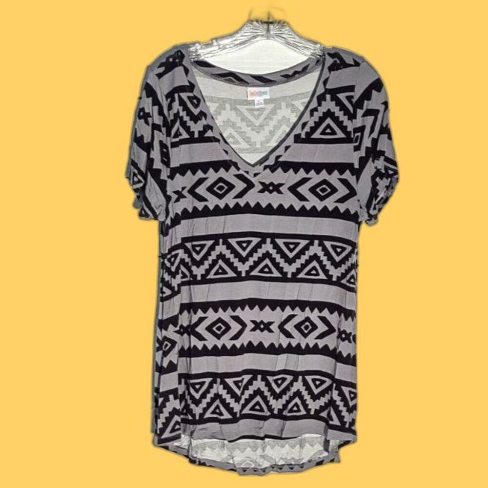 Lularoe Christy T-Black Gray Aztec/Tribal Southwestern V neck Shirt